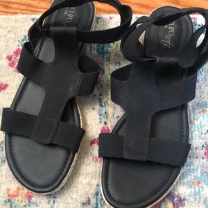 Eurosoft by Sofft Strappy Black sandals - comfortable. Size 10
